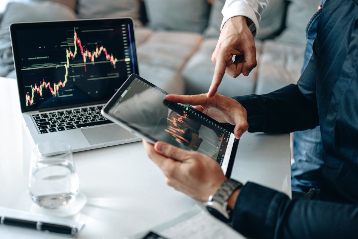 Gambling vs Trading: Key Differences and Risks Compared - WeMasterTrader