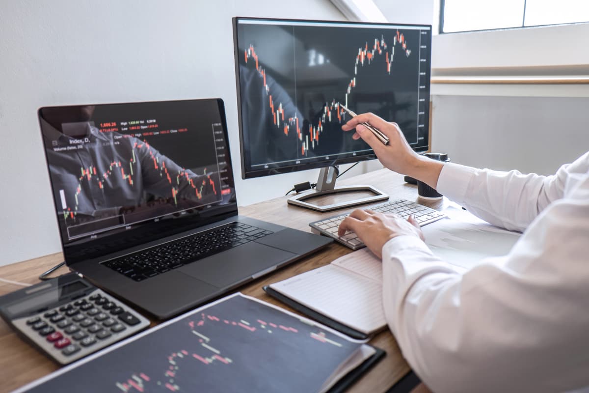 How to Save Time When Trading Forex? 3 Use trading tools and technology