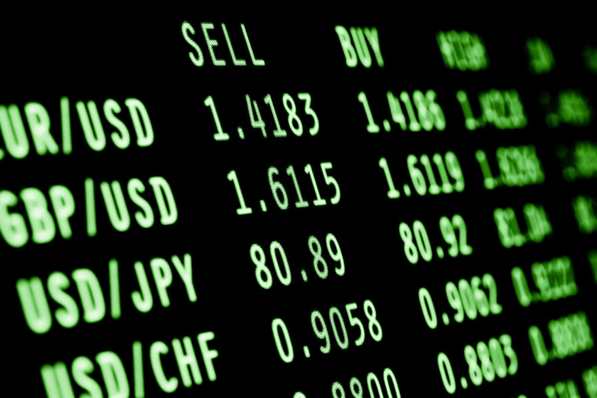 Trading major currency pairs