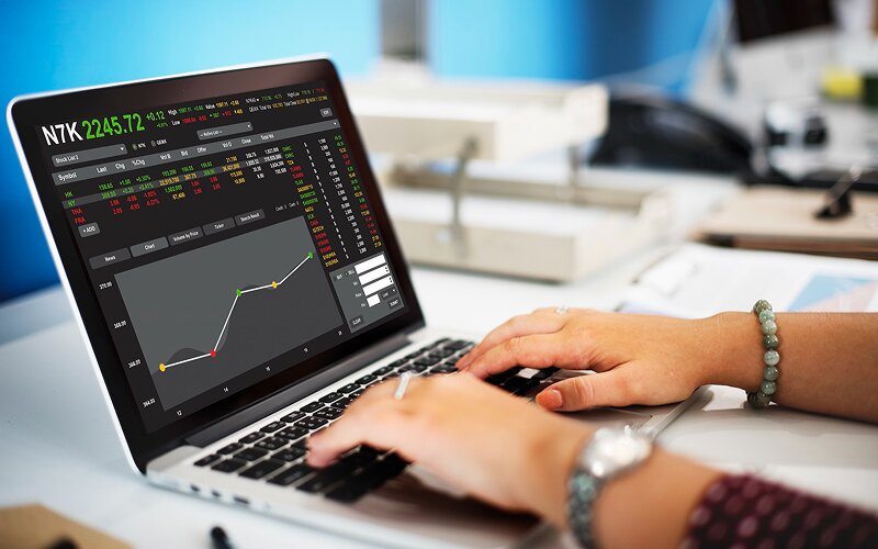 New trader analyzing stock market charts on a laptop.