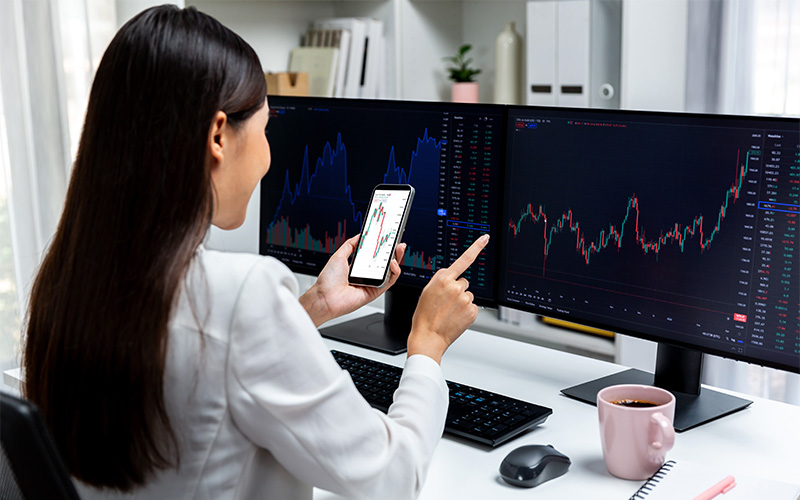 Beginner analyzing stock market charts on Wemastertrade platform