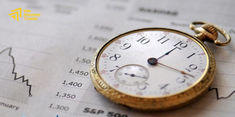 Minimum Trading Days in Prop Firms: বাংলাদেশি ট্রেডারদের জন্য সম্পূর্ণ গাইড 1 একটি প্রপ ফার্ম চ্যালেঞ্জে "ন্যূনতম ট্রেডিং দিন" বলতে আসলে কী বোঝায়?